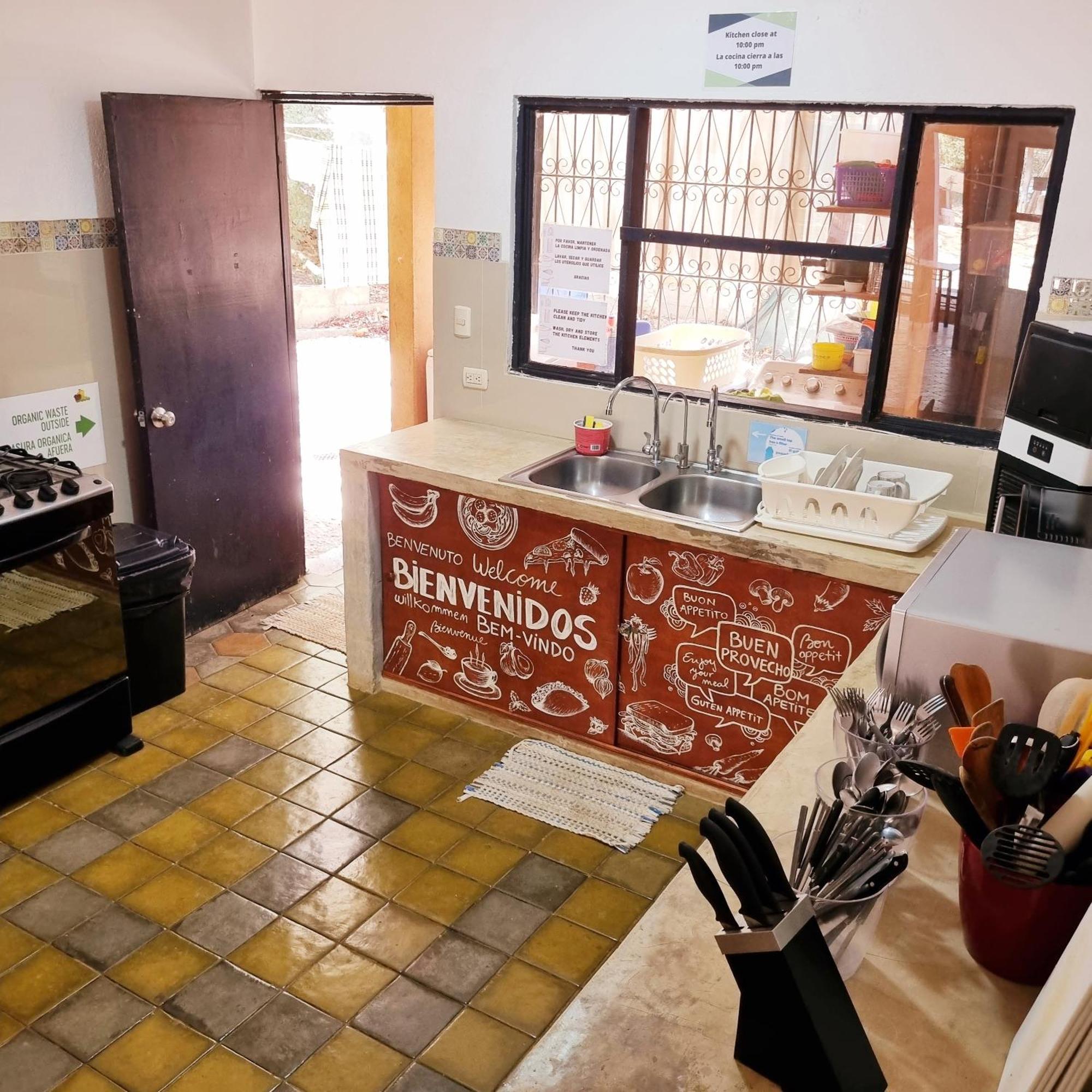 Casa Pura Vida Surf Hostel - Tamarindo Costa Rica Экстерьер фото