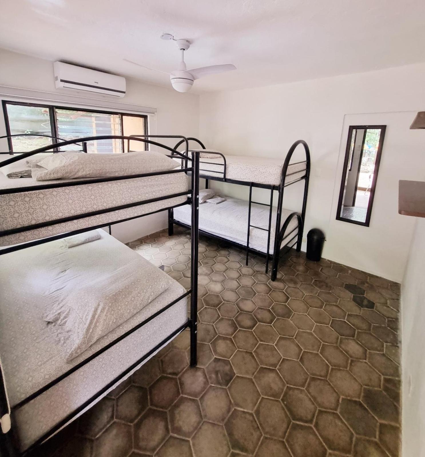 Casa Pura Vida Surf Hostel - Tamarindo Costa Rica Экстерьер фото