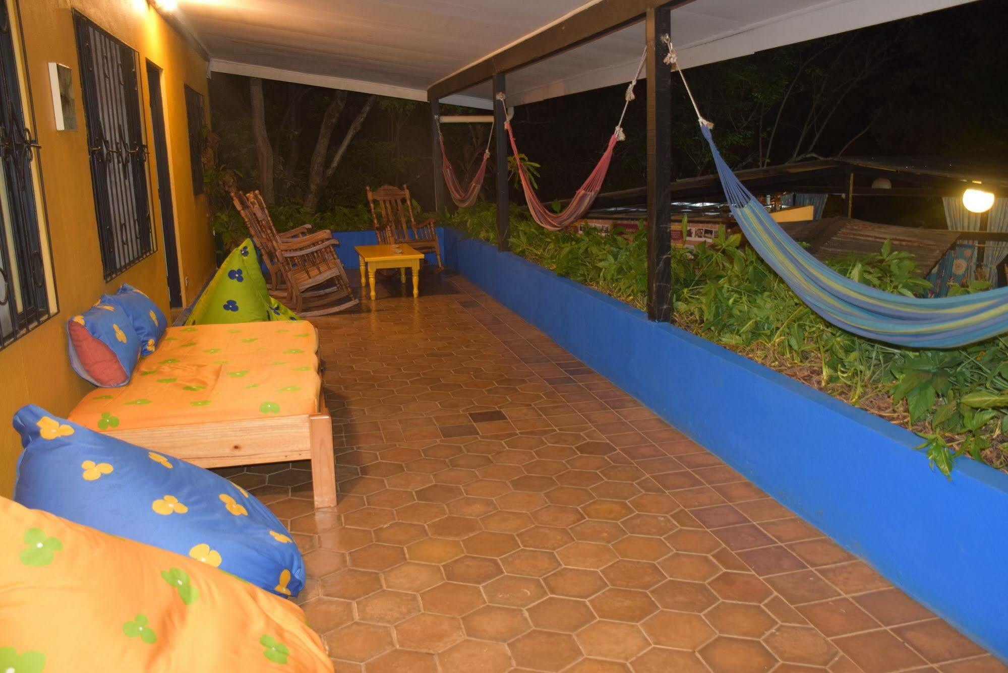 Casa Pura Vida Surf Hostel - Tamarindo Costa Rica Экстерьер фото